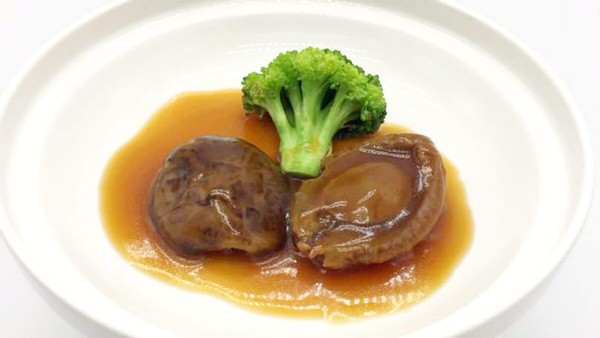 Click here to view Whole 50 Head Dried Japanese Abalone Braised at Royal Canton