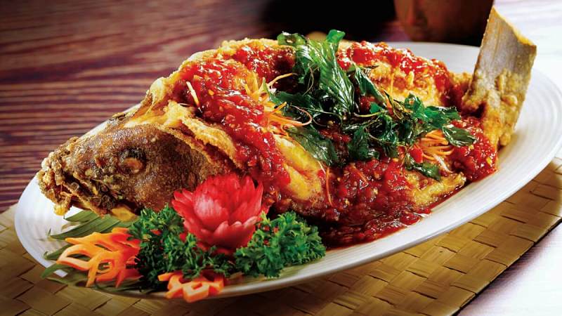 View Deep Fried Garoupa with Traditional Sweet and Spicy Sauce at Chakri Palace