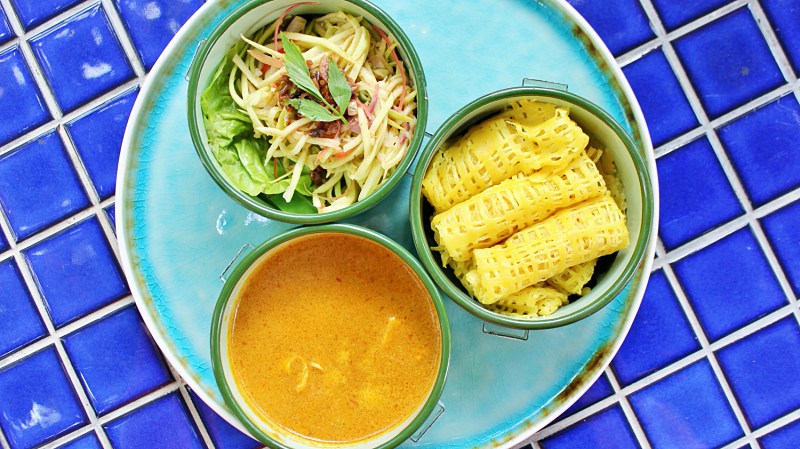 View Ayam Limau Purut dengan Roti Jala Tiffin